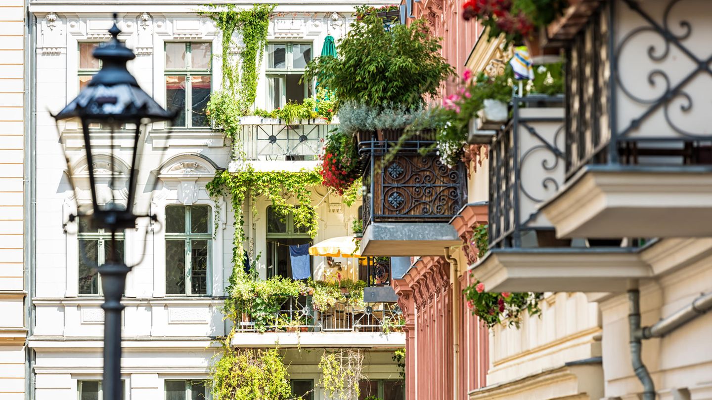 Solche Immobilien wie hier in Berlin sind inzwischen unbezahlbar. Wer hier wohnt muss in Zukunft eine höhere Grundsteuer bezahlen - auch als Mieter.