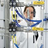 Die zentrale Idee hinter dem Verfahren, mit dem lange Kohlenwasserstoff-Moleküle in kurzkettige umgewandelt werden, ist die Kavi