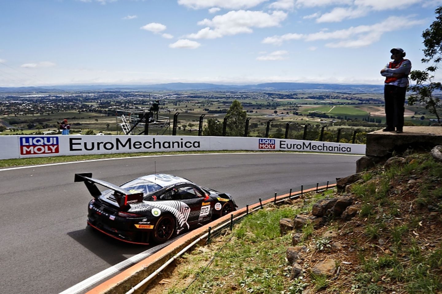 Porsche auf dem Mountain Panorama Circuit