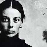 Lesen Sie auch:   US-Horror- Als sich der Wahnsinn über Black River Falls legte  15 Jahre lang zerfleischte sich eine Kleinstadt, als sei sie von Dämonen heimgesucht. Der Fotograf Charles Van Schaick dokumentierte den Irrsinn und prägte mit seinen Fotos unsere Vorstellungen des Horrors Made in USA