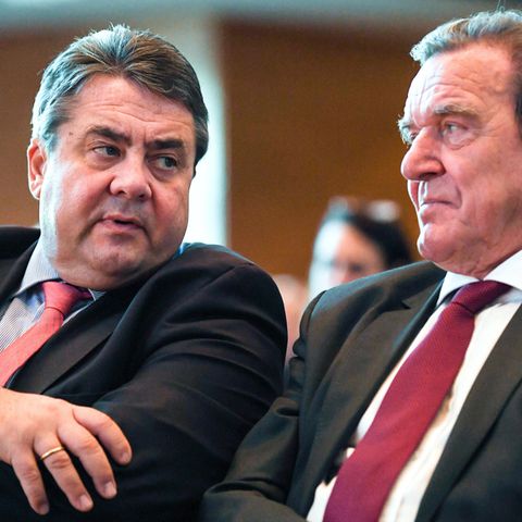 Das halten SPD-Politiker von Schröders Breitseite gegen Nahles (Spoiler: nicht viel)