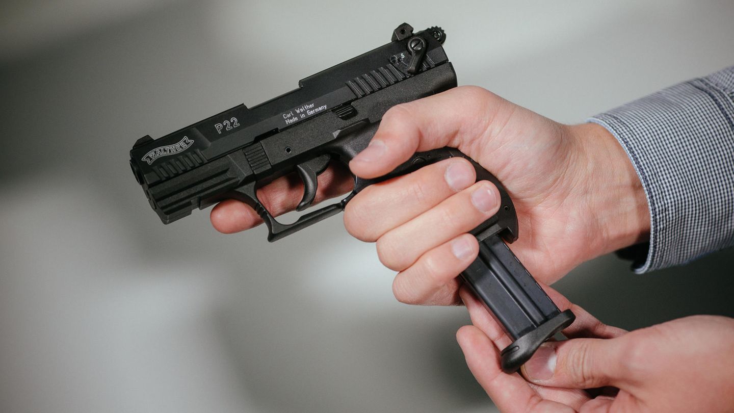 Die Schüsse in Wiesbaden kamen aus einer Schreckschuss-Waffe ähnlich dieser hier