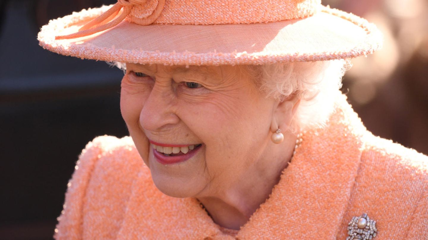 Queen Elizabeth II und die königliche Familie sind auf der Suche nach einem neuen Butler Trainee