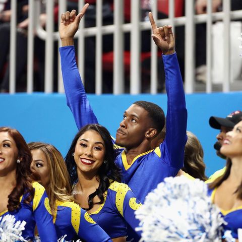 Quinton Peron und Napoleon Jinnies sind die ersten männlichen Cheerleader beim Superbowl.