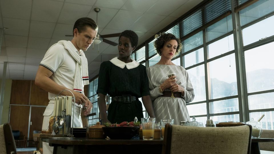 "Tatort" aus Niedersachsen: Florence Kasumba mit Jonas Nay und Maria Schrader in "Deutschland 86" Florence Kasumba mit Jonas Nay und Maria Schrader in "Deutschland 86"