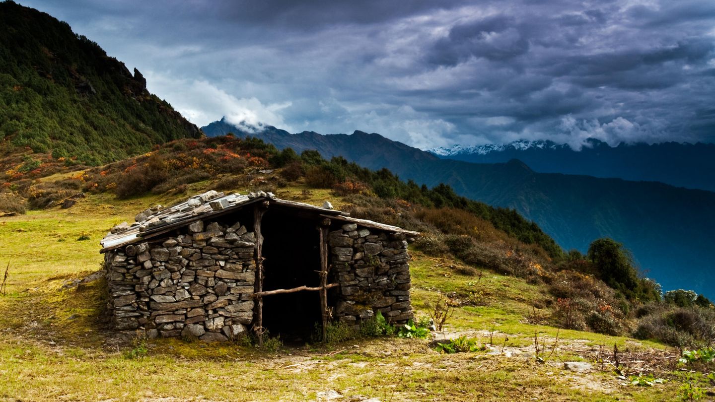 Frau erstickt in Nepal in einer "Menstruationshütte"