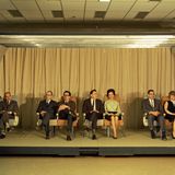 Probesitzen in einem Rumpfmodell: Zum ersten Mal wurde ein Passagierflugzeug mit zwei Gängen konstruiert, ein "widebody"