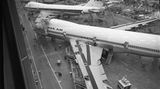 Für die Produktion der Boeing 747 entstand in Everett nördlich von Seattle eine riesige Halle. Neben PanAm existiert auch die Fluggesellschaft TWA nicht mehr, ausrangiert ist die Passagierversion des Jumbojets bereits von den noch existierenden US-Airlines.