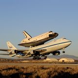 Space Shuttle im Huckepack: Zwei Jumbos im Dienst der Nasa waren für den Transport der Raumgleiter umgebaut worden