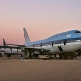 Abgewrackt in der Wüste, ohne Nase, Triebwerke und Innenausstattung: Endstation für viele Jumbos sind die Flugzeugfriedhöfe im amerikanischen Westen, wie diese Boeing 747 am Rande des Mojave Airport in Kalifornien. Einst war die Maschine für KLM im Einsatz.