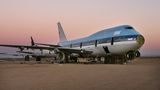 Abgewrackt in der Wüste, ohne Nase, Triebwerke und Innenausstattung: Endstation für viele Jumbos sind die Flugzeugfriedhöfe im amerikanischen Westen, wie diese Boeing 747 am Rande des Mojave Airport in Kalifornien. Einst war die Maschine für KLM im Einsatz.