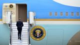 Schon mehrere US-Präsidenten nutzten eine Spezialversion der Boeing 747 als "Air Force One". Zwei umgebaute Boeing 747-200 stehen seit 1990 den amtierenden Präsidenten zur Verfügung. Demnächst sollen zwei fabrikneu eingelagerte Boeing 747-8, die ursprünglich für die russische Airline Transaero gefertigt wurden, zum Umbau für eine neue Air-Force-One-Generation genutzt werden. Im US-Haushaltsplan 2019 sind dafür 3,9 Milliarden Dollar eingeplant.