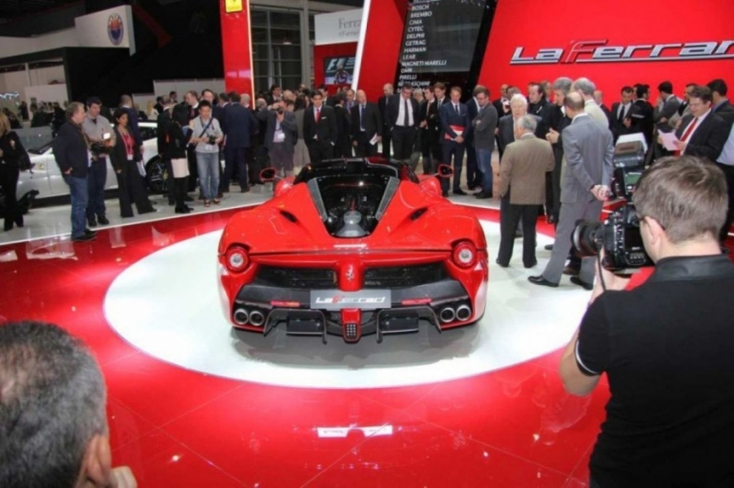Teure Sportwagen prägen die Genfer Messe: La Ferrari Genf 2013