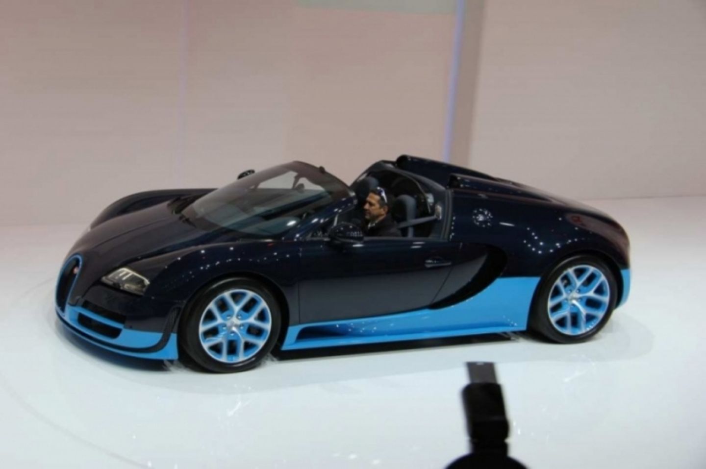 Hatte in Genf einen bemerkenswerten Auftritt - Bugatti Veyron Grand Sport Vitesse