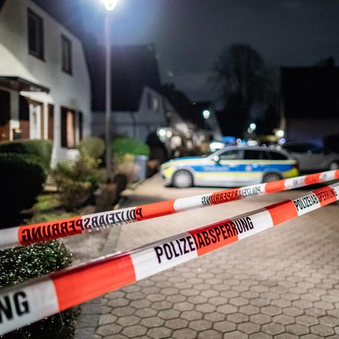 Absperrband in Bochum im Stadtteil Hordel - hier wurde eingebrochen