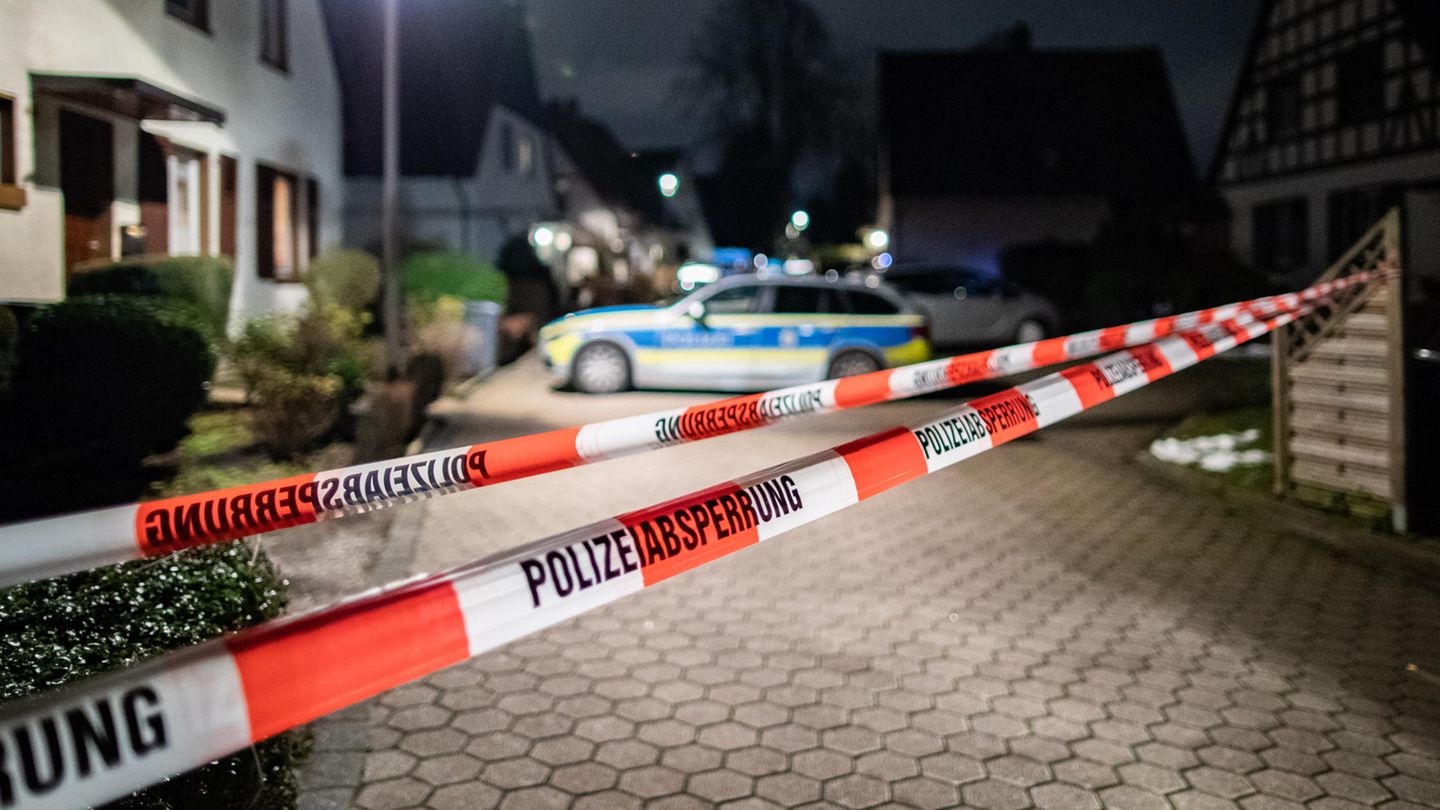 Absperrband in Bochum im Stadtteil Hordel - hier wurde eingebrochen