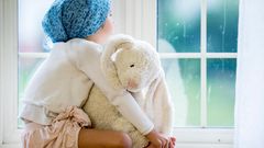 4. Suchen Sie sich Unterstützung im Alltag  Verwandte, Großeltern oder Freunde können im Alltag eine große Hilfe sein – ganz gleich, ob es darum geht, die Kinder von der Schule abzuholen, den Einkauf zu erledigen oder zu kochen. Sie müssen nicht alles alleine schultern. Überlegen Sie, an wen Sie sich wenden können, wenn Sie Ängste oder Sorgen plagen. 