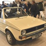 Volkswagen Golf I Cabriolet Prototyp Baujahr 1976 in Atlasweiß . 75 PS, 1588 ccm, Höchstgeschwindigkeit 162 km/h. Der Prototyp hat noch keinen Überrollbügel. Ab dem 14. Februar 1979 wurde das Cabrio dann in Gemeinschaftsentwicklung von Volkswagen und Karmann in Osnabrück hergestellt.