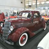 Das Ford V8 Coupé Modell 48, Baujahr 1935, wird für  42.900 Euro angeboten. Importiert wurde es von den USA nach Dänemark. Einer der vielen historischen Wagen in Bremen mit einer langen Historie.