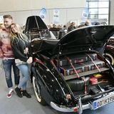Beliebtes Fotomotiv : Das Mercedes 170 S Cabrio A von 1950. Mit passendem Koffersatz. Damaliger Kaufpreis betrug 15.800 DM. Eine lange Vita mit mehreren Besitzern schrieb hier interessante Autogeschichte.