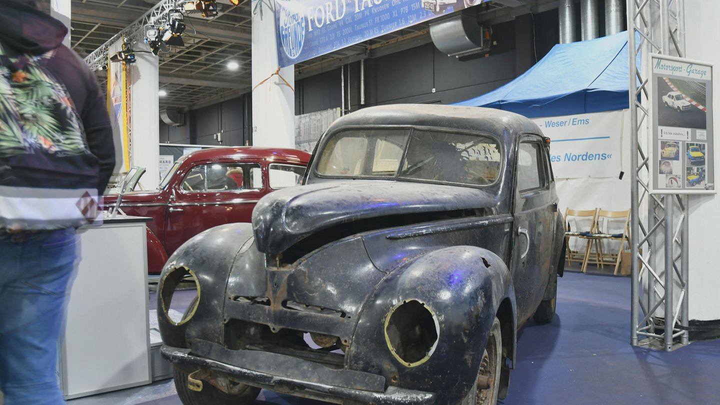 Der Club "Alt Ford Freunde"  zeigt  einen Ford Taunus G73A Baujahr 1951 mit 34 PS und 1172 ccm. Das Motto des Vereins: "Wir pflegen und erhalten historische Ford-Fahrzeuge".