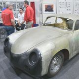Ganz am Anfang seiner Restaurierung und dem neuen Aufbau ist dieser Porsche 356 B, der aus den USA über Bremerhaven nach Deutschland kam. Sein Besitzer lässt sich schon 5 Jahre Zeit für die Restauration. Porsche Club Bremerhaven.