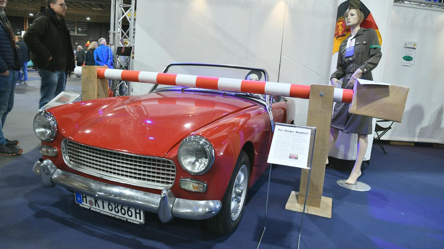 Dieser Austin Healey Sprite Mk II, ist legendär geworden mit der Schlagzeile "Mit Vollgas in die Freiheit". Gemeint ist die Flucht von Ost nach West am Grenzübergang Pressburg/Wien. In diesem Wagen passierte ein 23 Jähriger mit seiner Freundin im Kofferraum mit Vollgas den Grenzposten und kam so in den Westen.