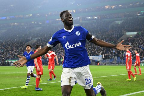 Salif Sane von Schalke bejubelt das 4:1 gegen Düsseldorf