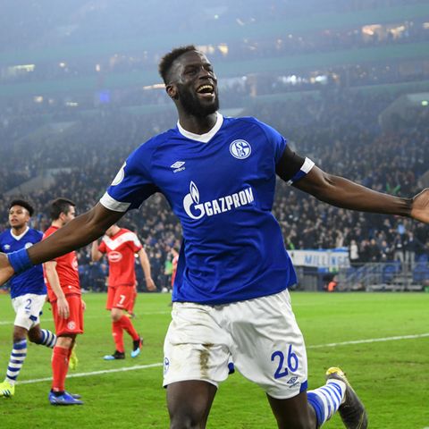 Salif Sane von Schalke bejubelt das 4:1 gegen Düsseldorf