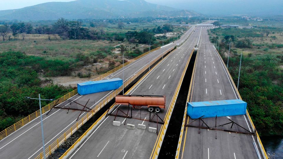 Venezuela: Maduro lässt Grenzbrücke nach Kolumbien blockieren Venezuela: Maduro lässt Grenzbrücke nach Kolumbien blockieren