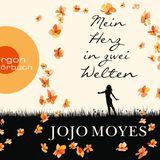 Frau steht unter Blumenregen