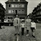 Familie am Samstag in der Bocholter Innenstadt, 1960er Jahre