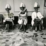 Frauen unter Trockenhauben im Friseursalon, 1960er Jahre