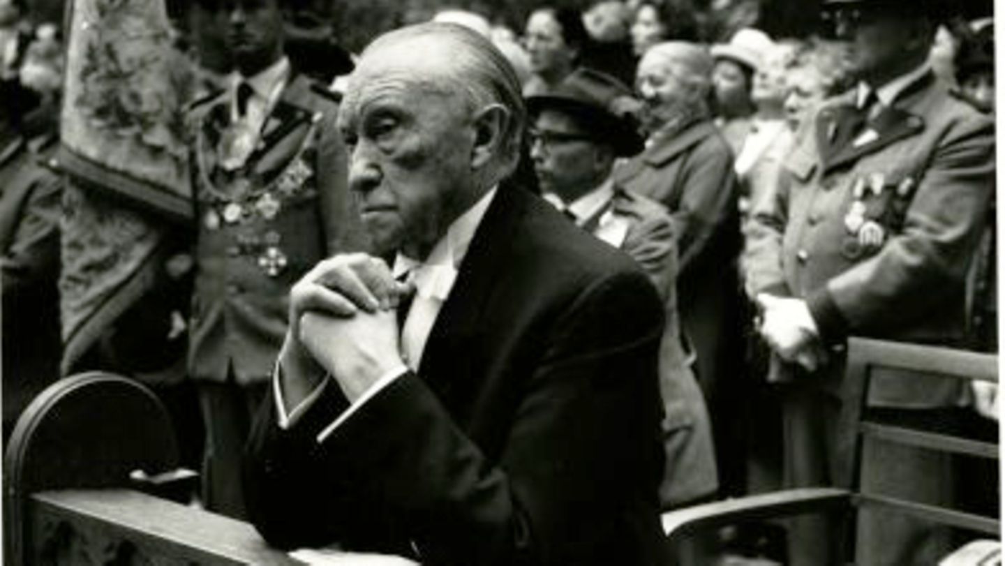 Konrad Adenauer bei Fronleichnamsprozession, 1962