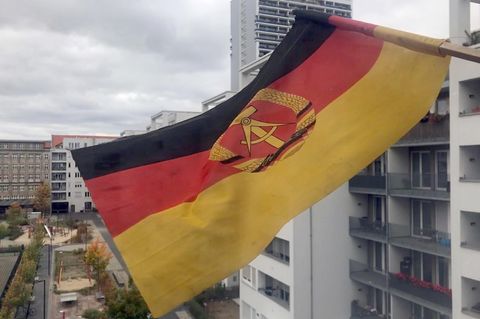 Biathlon-Weltcup: Warum eine DDR-Flagge gehisst ist