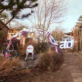 Da thront es sich gleich viel bunter