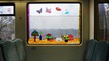 "Another view" heißt das in einer S-Bahn aufgebrachte Motiv