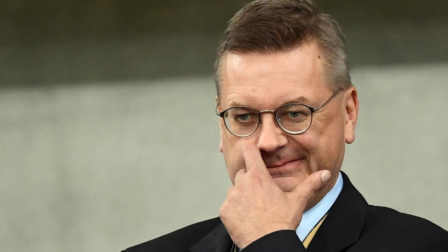 Reinhard Grindel und DFB dementieren die Zahlungen nicht, sagen aber, dass alles ordnungsgemäß war