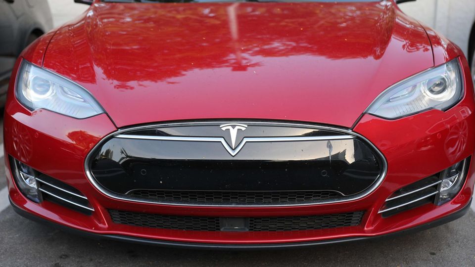 Tesla Model 3 von vorn