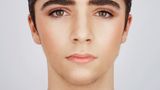 Nach der Bearbeitung: Ja, auch die männlichen Teenager stehen auf einen glatten, ebenmäßigen Teint sowie strahlende Augen.
