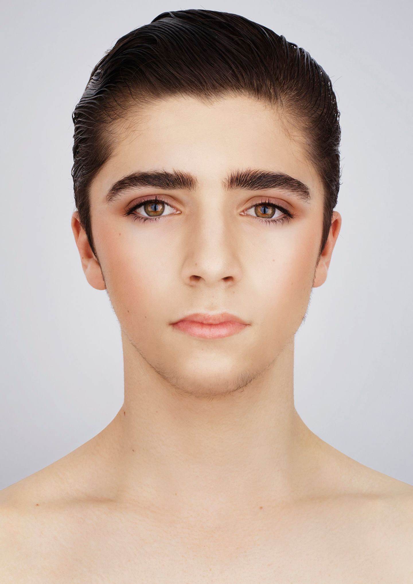 Nach der Bearbeitung: Ja, auch die männlichen Teenager stehen auf einen glatten, ebenmäßigen Teint sowie strahlende Augen.