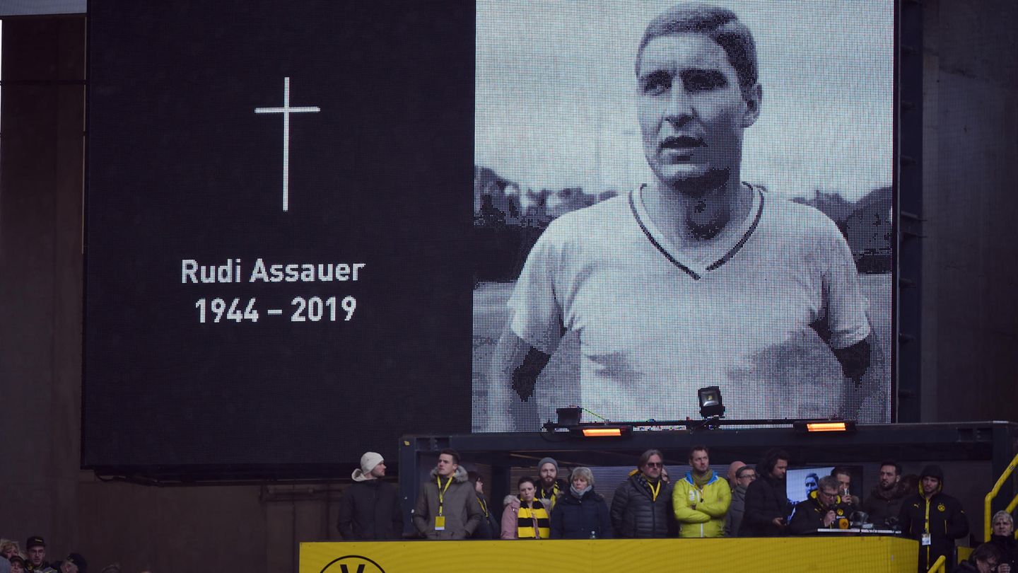 Schweigeminute für Rudi Assauer in Dortmund