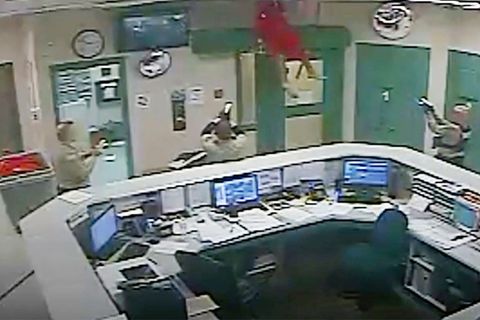 USA: Häftling versucht besonders clever zu fliehen – und fällt durch die Decke