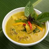 Bananen  Klingt ungewöhnlich, aber reife Bananen kann man wunderbar einem Thai-Curry untermischen. Es verleiht dem Ganzen eine gewisse Süße. Dafür Frühlingszwiebeln, Knoblauch, Bananen in Curry-Paste (aus dem Asialaden) dünsten und mit Kokosmilch aufgießen. Dann alles pürieren und mit Koriander, Chili und Limette garnieren. Wer mag, gibt noch gebratenes Hühnchenfleisch oder Garnelen hinzu.