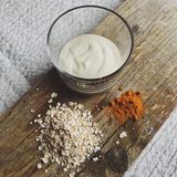 DIY Gesichtsmasken: Haferflocken und Joghurt