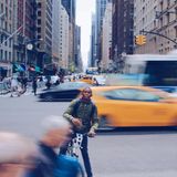 In den Städten tobt ein Krieg: Radfahrer gegen Autofahrer. Jeder pocht auf sein Recht. Was die Straßenverkehrsordnung im Einzelnen besagt, weiß kaum jemand. Der stern erklärt die kniffligsten Fälle.  Lesen Sie:   Rad contra Auto - Wer hat Vorfahrt? Die wichtigsten Zweifelsfälle