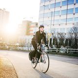 Coole Idee: Neues Rad und der Fiskus zahlt mit. Das hört sich verlockend an, doch häufig ist die echte Ersparnis enttäuschend. Spannend ist das Modell nur für Besserverdiener oder wenn der Chef etwas dazu bezahlt.  Lesen Sie:  Dienstrad-Privileg – warum sich das Steuersparmodell für die meisten nicht lohnt