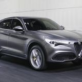 Die coupéhafte Dachlinie verleiht dem Alfa Romeo Stelvio eine dynamische Silhouette