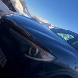 Die Scheinwerfer blitzen angriffslustig