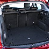 Im Kofferraum befinden sich Haken für die Einkaufstüten